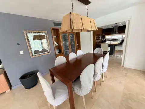 Casa 6 ambientes con 6 baños