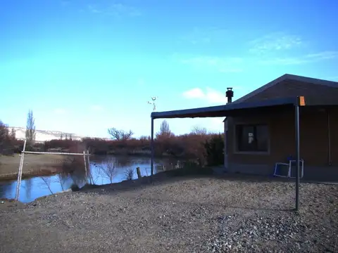 Chacra sobre Ruta 7, a 5 km. de Dolavon