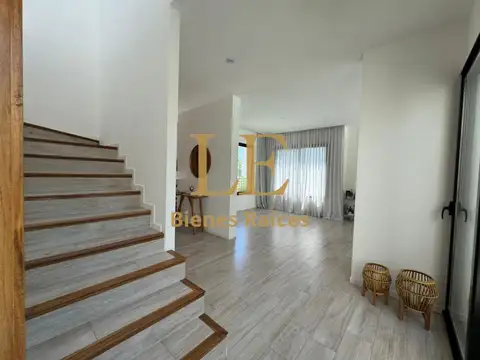 Casa en Venta en El Naudir, USD 335.000
