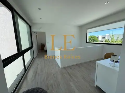 Casa 5 ambientes con 4 baños