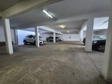 cochera centrica en venta