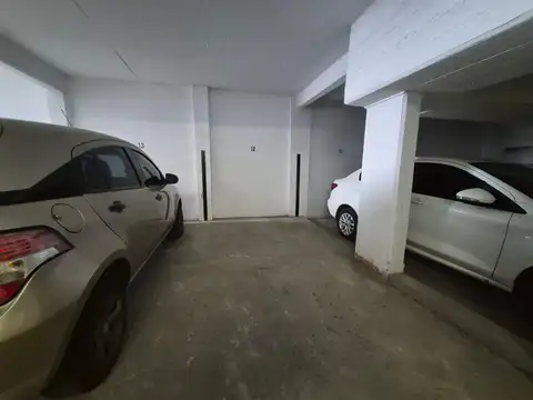 cochera centrica en venta