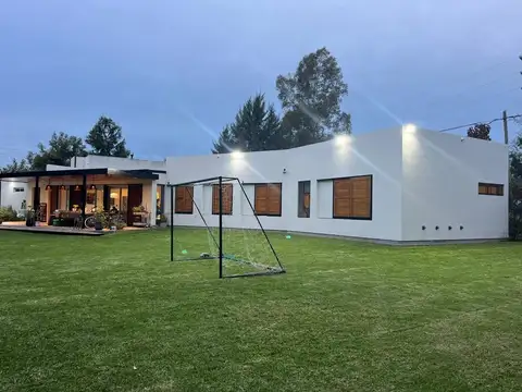 Casa en Venta en Manuel B Gonnet, USD 370.000