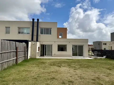 Casa en venta 4 ambientes Benavidez