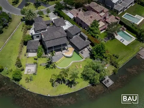 Casa 8 ambientes con 8 baños