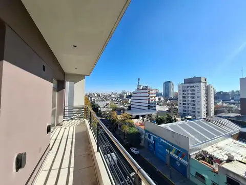 Semipiso de 2 ambientes a estrenar con balcón y vestidor