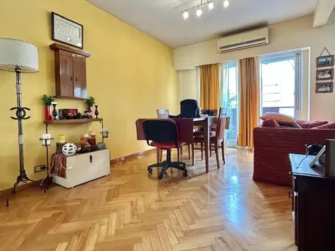 Hermoso semipiso 2 amb FRENTE y CFTE. 2 Balcones