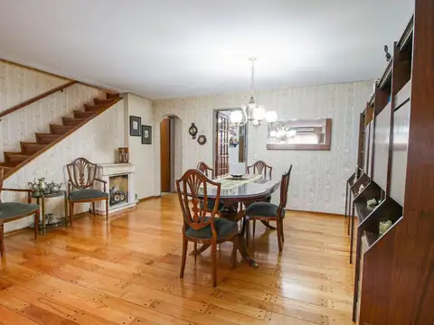 Casa en Venta con 2 cocheras