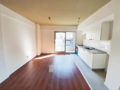 Semipiso 2 Amb al Frente c/ Vista Abierta y Balcón - Muy Luminoso 
