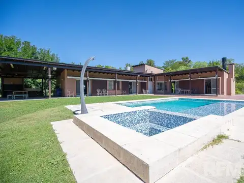 Venta casa 5 amb pileta quincho 3 dorm en suite