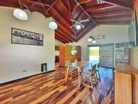 Casa en Venta con 2 cocheras
