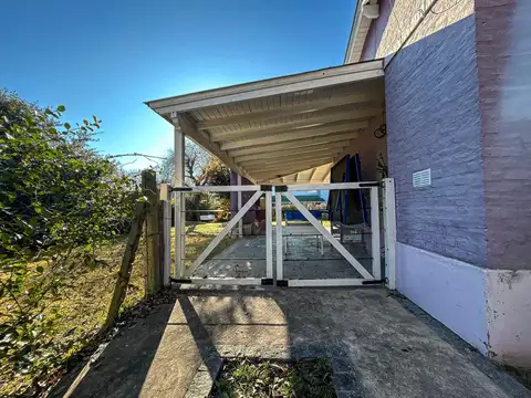 Casa 4 ambientes con 2 baños