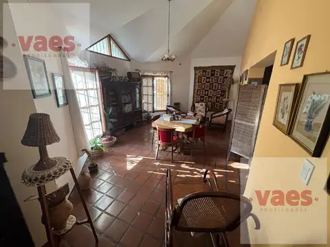 Casa en Venta con 3 cocheras