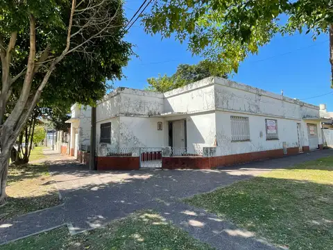 Casa en venta - Ameghino y Rawson - oportunidad inversion