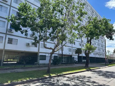 Depto. a reciclar en edificio empleados d comercio