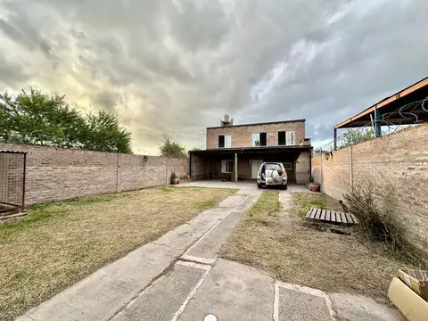 VENTA Casa con patio verde y 2 dormitorios