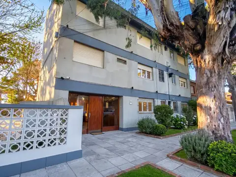 ¡Imperdible! Departamento con parque a 200 metros del mar.