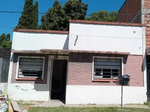 CASA A LA VENTA A RECICLAR O MODERNIZAR DE 2 DORMITORIOS MANUEL GONNET