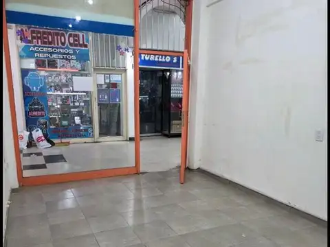 Local Excelente Ubicación Terminal Colectivos Tren Sarmiento