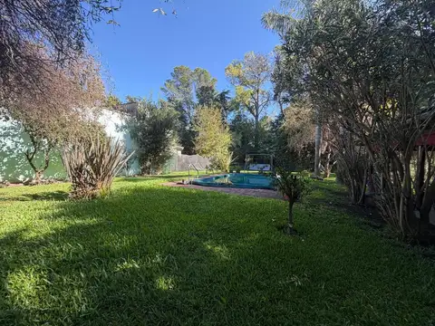 VENTA CASA CON QUINCHO Y PILETA EN BARRIO PARQUE EXALTACION