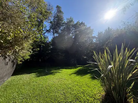 VENTA CASA CON QUINCHO Y PILETA EN BARRIO PARQUE EXALTACION