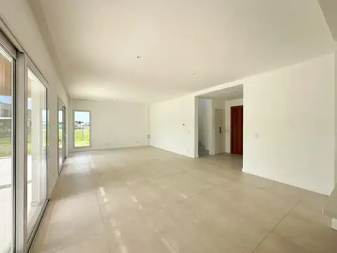 Casa en Venta en Tristán Suárez, USD 275.000