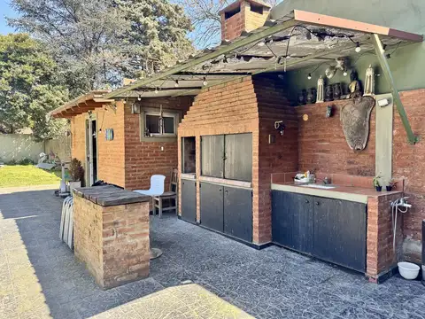Casa en Venta con 4 cocheras