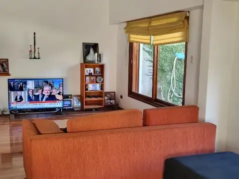 Excelente chalet de 4 ambientes en excelente zona!