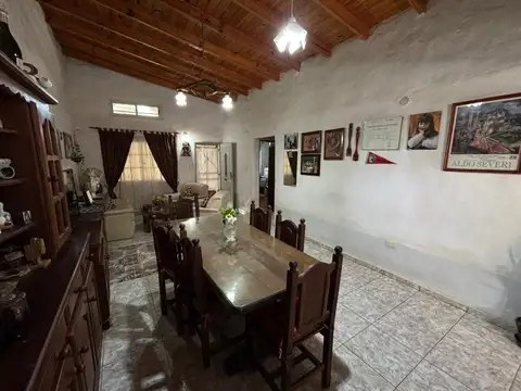 Casa 5 ambientes con 2 baños