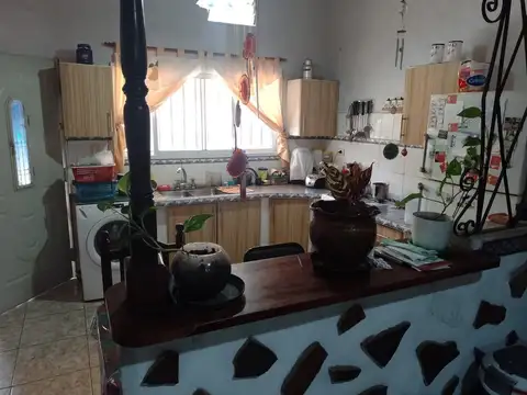 CASA 4 AMBIENTE CON JARDIN EN VENTA EN EZPELETA