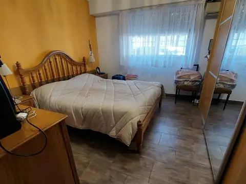 TIPO CASA 3 AMBIENTES FRENTE CON GARAGE - PATIO CON PARRILLA - JARDIN - SIN EXPENSAS -