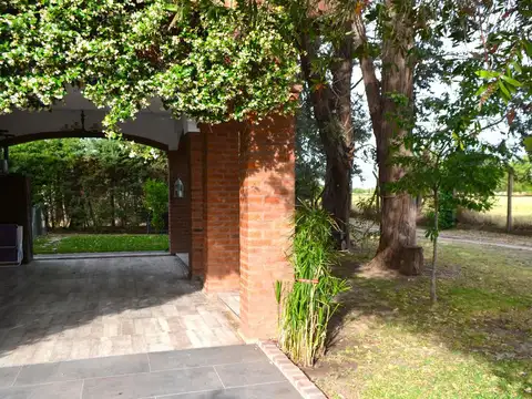 Casa en Venta con 2 cocheras