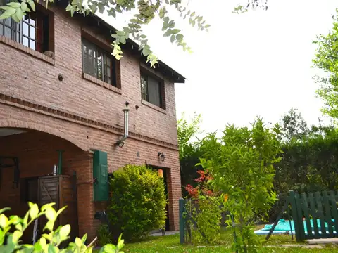 Casa 4 ambientes con 2 baños