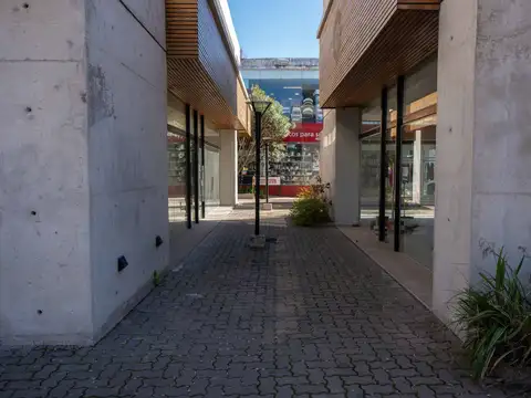 ALQUILER LOCAL COMERCIAL 473 BIS Y 13 B City Bell