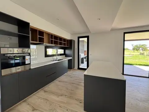 Casa en Venta en El Canton, USD 350.000