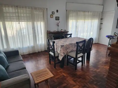 Casa 2 ambientes con 2 baños