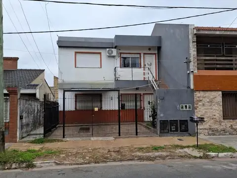 Depto Tipo Casa en Alquiler de 3 ambientes