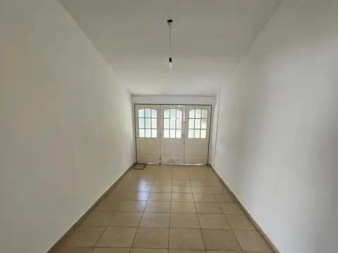 Casa 5 ambientes con 1 baño