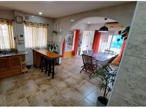 Depto Tipo Casa en Venta con 3 cocheras