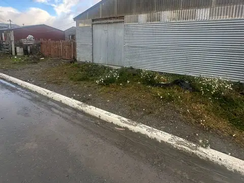 Venta Casa en Tolhuin con Galpon