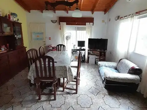 Venta- Casa - sobre calle principal -  toma permuta - Parque Sakura -