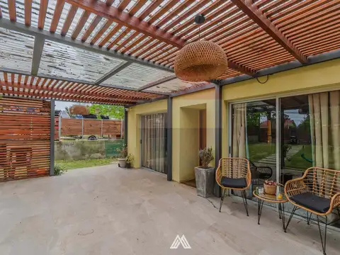 Casa en Venta con 2 cocheras