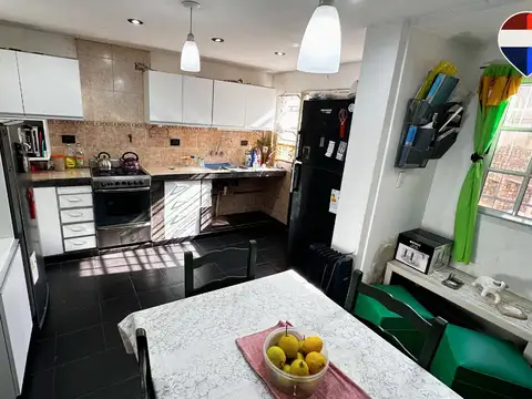VENTA CASA 3 AMBIENTES CON COCHERA Y PATIO