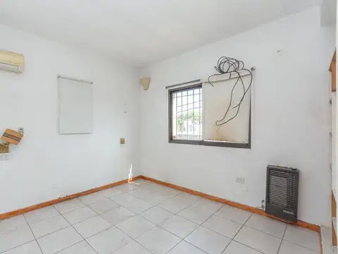 Casa 6 ambientes con 2 baños