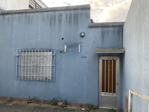 Casa 5 ambientes con 1 baño