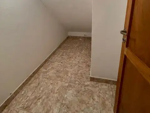 DUPLEX 3 AMBIENTES CON COCHERA Y PATIO A ESTRENAR