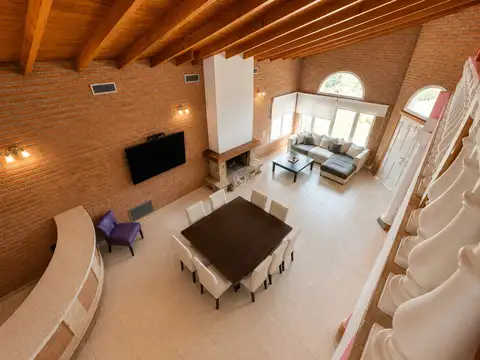 Casa en Venta con 2 cocheras