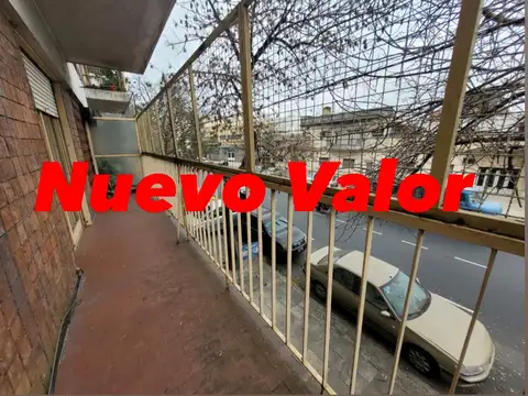 Departamento 2 ambientes al frente. Cocina independiente y lavadero. "APTO CRÉDITO HIPOTECARIO"