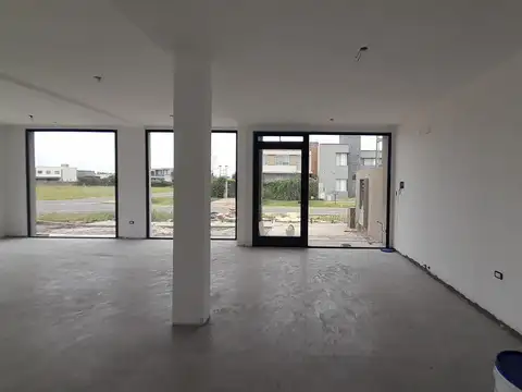 Local en Alquiler en Funes, $ 2.200.000