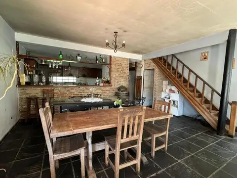 Casa 6 ambientes con 3 baños